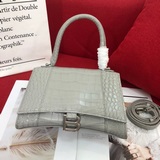鳄魚紋小號Balenciagα全新推出了帥爆的Hourglass沙漏包，獨特的