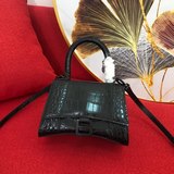 鳄魚紋 迷你，Balenciagα全新推出了帥爆的Hourglass沙漏兩用腰包