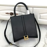 巴黎世家購物袋Balenciag* 冬天大衣必須配上她最新走秀款購物袋來啦專櫃限