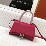 平紋Balenciagα全新推出了帥爆的Hourglass沙漏兩用腰包、獨特的标
