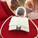 鳄魚紋 迷你，Balenciagα全新推出了帥爆的Hourglass沙漏兩用腰包