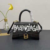 印花 Balenciagα全新推出設計師塗鴉系列，帥爆的Hourglass沙漏包