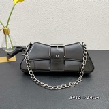 Balenciag 新品出貨 單肩 鍊條腋下包 可斜挎 牛皮 原版五金 上身超級