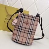 BURBERRY【原單貨】8211A 巴寶莉專櫃及官網新款小水桶包 采用原廠P