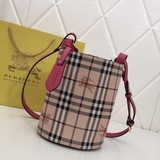 BURBERRY【原單貨】8211A 巴寶莉專櫃及官網新款小水桶包 采用原廠P