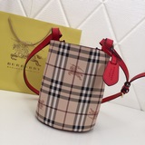 BURBERRY【原單貨】8211A 巴寶莉專櫃及官網新款小水桶包 采用原廠P