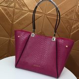 超潮百搭寶格麗(BVLGARI）180231購物袋，牛皮蟒蛇紋，單肩、手提均可！