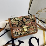 Celine新款Box 新款（凱旋門）老花豆腐包。大家都知道C家換了設計師 ，這
