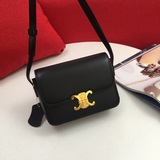 Celine新款Box 新款迷你號（凱旋門）全皮豆腐包。大家都知道C家換了設計師