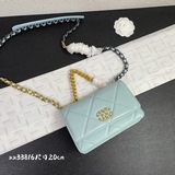 chane官網最新發布款 引爆全場 柔軟羊皮 woc系列新款女神們 去度假就帶上