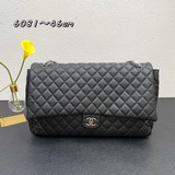 chane 登機包 全新菱格紋機場系列最新品設計實在太具美感手提斜背都可以采用頂