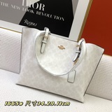 新款 1665 。coach/蔻馳 女款托特包/手提/單肩女包 帶拉鍊夾層  收