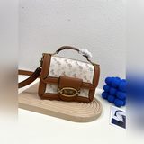 Coach最新上市Georgie家族款敲美的風琴 包~這款包型真的超美的，非常立