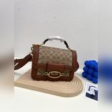 Coach最新上市Georgie家族款敲美的風琴 包~這款包型真的超美的，非常立