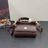 【Dolce & Gabbana 杜嘉班納】每一次展現總有發熱 發光的亮點 總讓