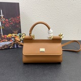 【Dolce & Gabbana 杜嘉班納】每一次展現總有發熱 發光的亮點 總讓