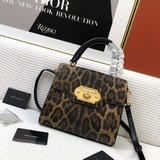 【Dolce & Gabbana 杜嘉班納】進口牛皮，每一次展現總有發熱 發光的