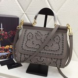【Dolce & Gabbana 杜嘉班納】镂空繡花每一次展現總有發熱 發光的亮