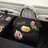 【Dolce & Gabbana 杜嘉班納】進口牛皮，每一次展現總有發熱 發光的
