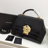 【Dolce & Gabbana 杜嘉班納】進口牛皮，簡單時尚為主，同時打造時