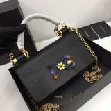 【Dolce & Gabbana 杜嘉班納】進口牛皮，簡單時尚為主，同時打造時