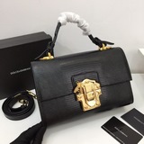 【Dolce & Gabbana 杜嘉班納】進口牛皮，簡單時尚為主，同時打造時