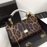 【Dolce & Gabbana 杜嘉班納】進口牛皮，簡單時尚為主，同時打造時