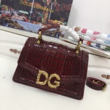 【Dolce & Gabbana 杜嘉班納】頂級原單 進口牛皮  彰顯在紅色卷軸