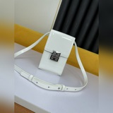 GIVENCHY 紀梵希爆款新款出貨  新款手機包 金屬磁力扣翻蓋開合  肩帶可