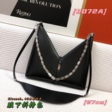 Givench* 新上任的設計總監 在2023春夏全新推出的 V形Cut Out