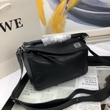 火遍全世界的熱銷款Loe@e/羅@威店主自留款哦送禮佳品今年時裝周的It bag