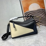 Loe*we爆款0uzzle Bag（大號29CM）出貨幾何包中號以小牛皮鑲嵌工
