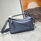 Loe*we爆款0uzzle Bag（大號29CM）出貨幾何包中號以小牛皮鑲嵌工