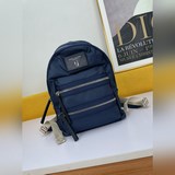MARC JACOBC原版布面材質，配真皮，白鋼五金，型號6996. 尺寸34-