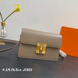 TOM FORD配禮品盒、豆腐包 配肩帶斜挎牛皮材質/按壓五金扣/簡單-大方