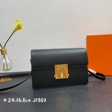 TOM FORD配禮品盒、豆腐包 配肩帶斜挎牛皮材質/按壓五金扣/簡單-大方