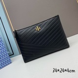 歐美新品每日更新TORY BURCH MCGRAW HOBO 手拿包，扣子扣起