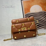 中號爆款Valentino Garavani Roman Stud 小號納帕羊皮
