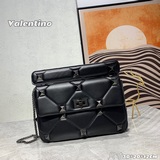 大號爆款Valentino Garavani Roman Stud 大號納帕羊