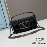 小號Valentino Garavani 2023早春新款V标志Locò小牛皮手