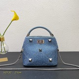 Valentino 限定款～ 超美施華洛世奇水晶鑽 ，星鑽特别版限量呈現兩面皮