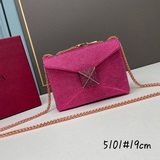 配盒Valentino新款首發ONE STUD小號萊茵石刺繡手袋。正面超大鉚釘