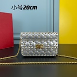 小號【羊皮】rockstud spike 小號鍊式手袋 采用金屬感柔軟納帕羔羊皮