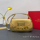 配禮盒。Valentino 華倫天奴，最新款 走秀款單肩斜挎包，頭層牛皮，- 