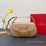 配禮盒。Valentino 華倫天奴，最新款 走秀款單肩斜挎包，頭層牛皮，- 