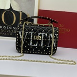 【羊皮】rockstud spike 小號鍊式手袋 采用金屬感柔軟納帕羔羊皮精制