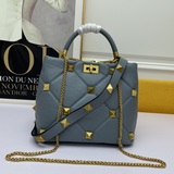 原版品質valent***  garavani roman stud b036納
