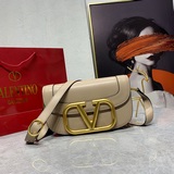 大號 Valentino2023 早春走秀款Valentino Garavani