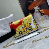 Versace/範思哲2023新秋冬單間女包，采用牛皮制成，大膽印花設計，搭配希