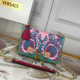 Versace/範思哲2023新秋冬單間女包，采用皮革制成，大膽印花設計，搭配希